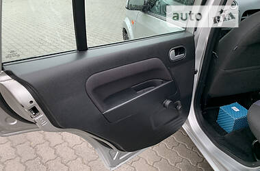 Хэтчбек Ford Fusion 2006 в 