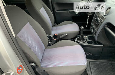 Хэтчбек Ford Fusion 2006 в 
