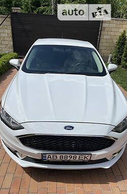Седан Ford Fusion 2017 в 