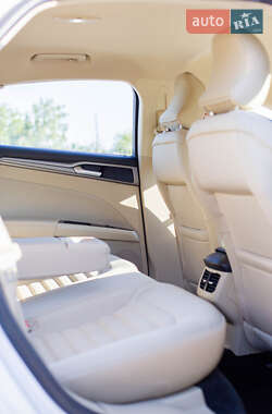 Седан Ford Fusion 2015 в 