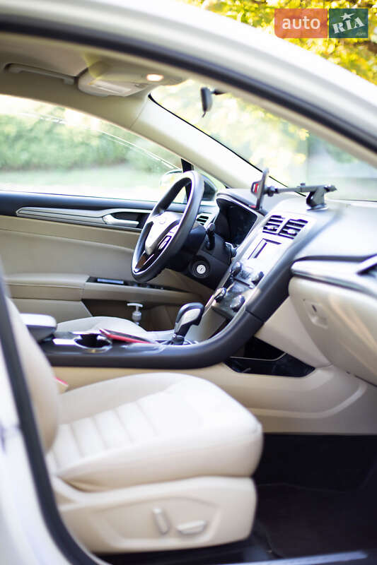 Седан Ford Fusion 2015 в Чернигове