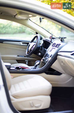 Седан Ford Fusion 2015 в 