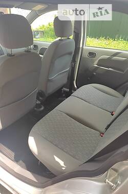 Хэтчбек Ford Fusion 2003 в 