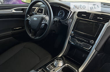 Седан Ford Fusion 2017 в 