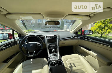 Седан Ford Fusion 2013 в 