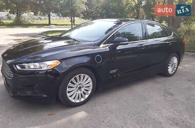 Седан Ford Fusion 2015 в 