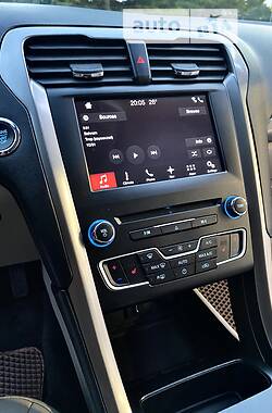 Седан Ford Fusion 2017 в 