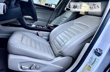 Седан Ford Fusion 2017 в 