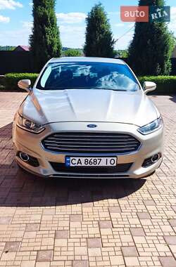 Седан Ford Fusion 2015 в 