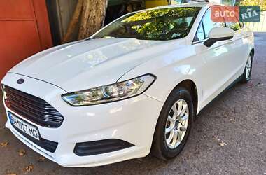 Седан Ford Fusion 2015 в 