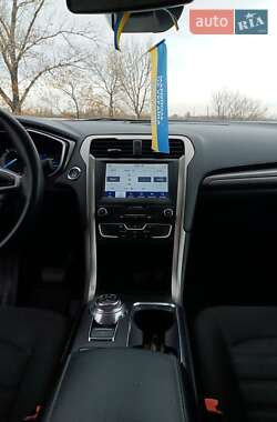 Седан Ford Fusion 2019 в 