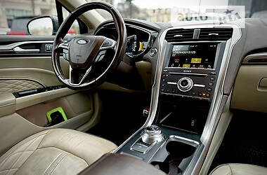 Седан Ford Fusion 2016 в 
