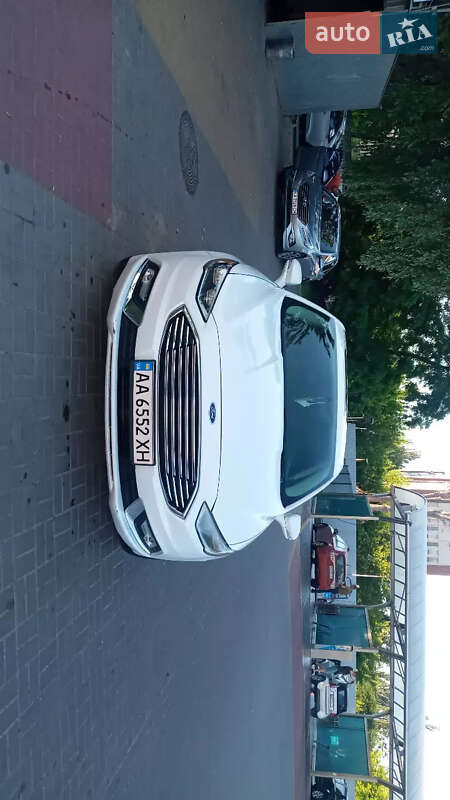 Седан Ford Fusion 2016 в 