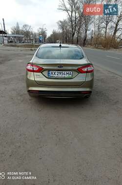 Седан Ford Fusion 2012 в 
