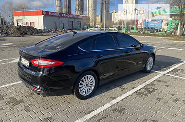 Седан Ford Fusion 2015 в 
