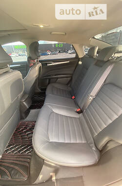 Седан Ford Fusion 2015 в 