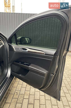 Седан Ford Fusion 2013 в 