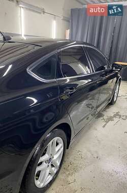 Седан Ford Fusion 2015 в 