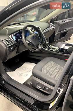 Седан Ford Fusion 2015 в 