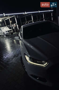 Седан Ford Fusion 2014 в 