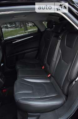 Седан Ford Fusion 2016 в 