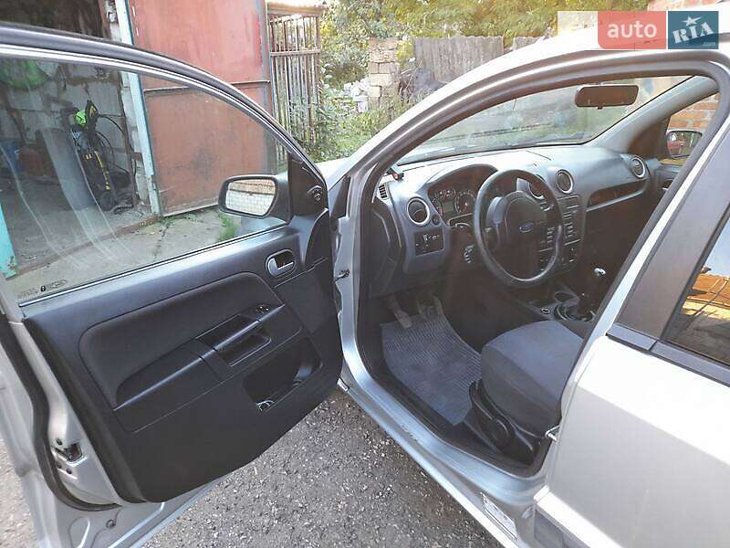Хэтчбек Ford Fusion 2006 в 