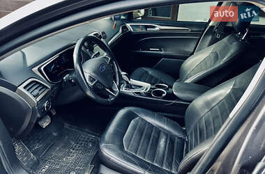 Седан Ford Fusion 2013 в 