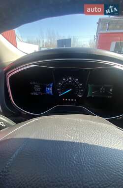 Седан Ford Fusion 2016 в Бродах
