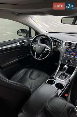 Седан Ford Fusion 2012 в 