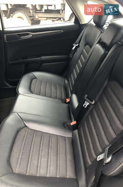 Седан Ford Fusion 2017 в 