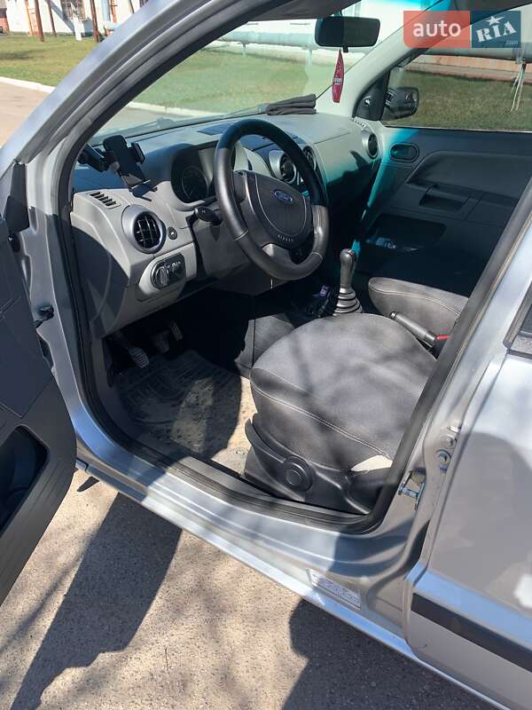 Хэтчбек Ford Fusion 2004 в Виннице