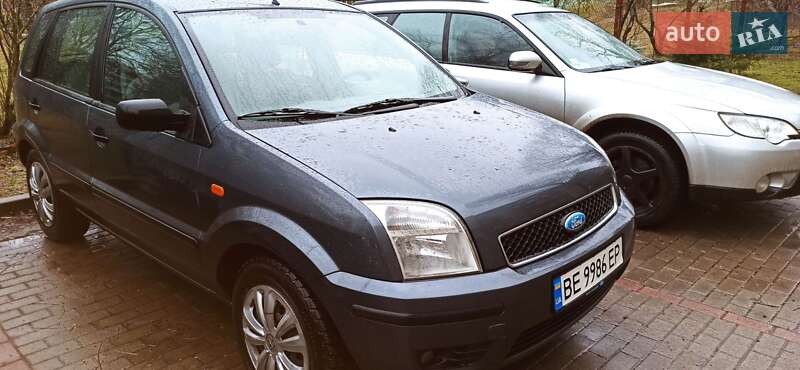 Хэтчбек Ford Fusion 2004 в 