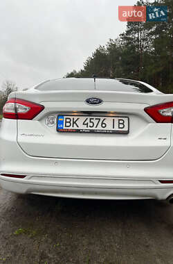 Седан Ford Fusion 2015 в 