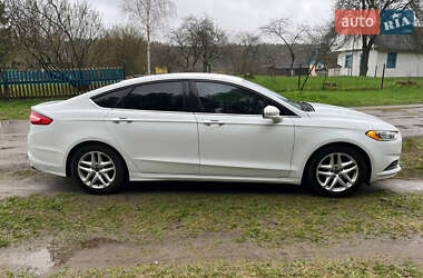 Седан Ford Fusion 2015 в 