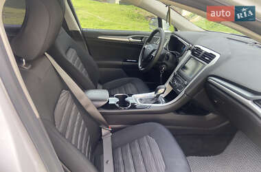 Седан Ford Fusion 2015 в 
