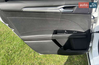 Седан Ford Fusion 2015 в 