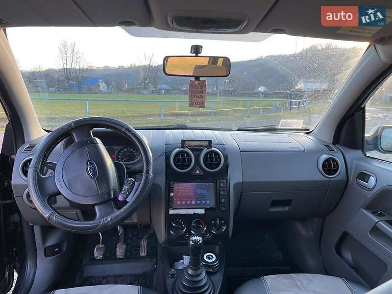 Хэтчбек Ford Fusion 2003 в Тячеве