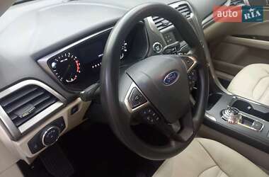 Седан Ford Fusion 2017 в 