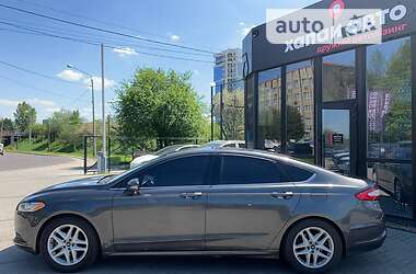 Седан Ford Fusion 2015 в 