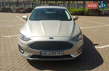 Седан Ford Fusion 2019 в 