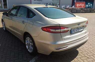 Седан Ford Fusion 2019 в 