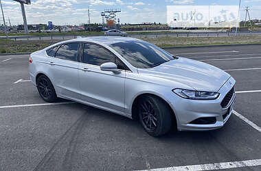 Седан Ford Fusion 2015 в Львове