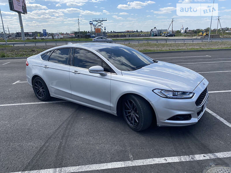 Седан Ford Fusion 2015 в Львові