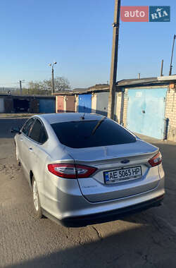 Седан Ford Fusion 2015 в 