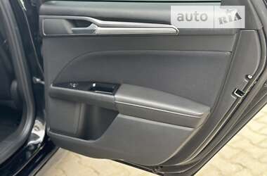 Седан Ford Fusion 2015 в 