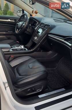 Седан Ford Fusion 2016 в 