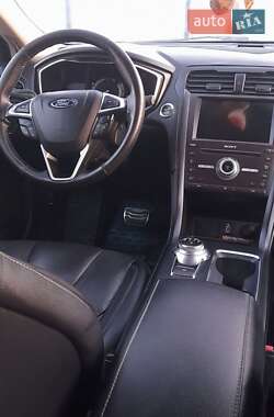Седан Ford Fusion 2016 в 