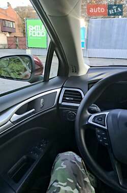 Седан Ford Fusion 2018 в 