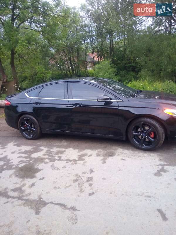 Седан Ford Fusion 2015 в Рахові