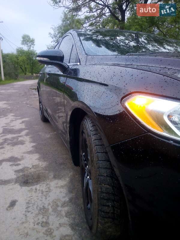 Седан Ford Fusion 2015 в Рахові